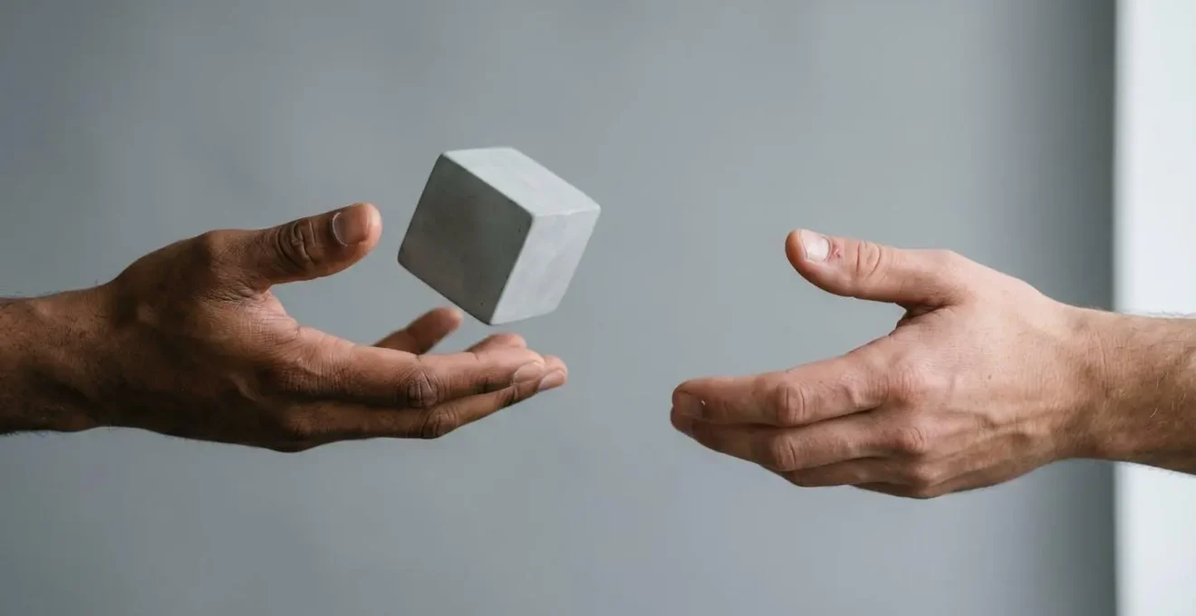 Illustration conceptuelle du principe de responsabilité civile protégeant uniquement les tiers et non l'assuré lui-même